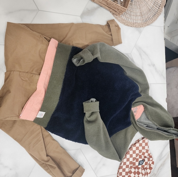 [ GAP] boys size 8,blue textured long sleeve hooded sweater w pocket  green arms - Picture 4 of 16